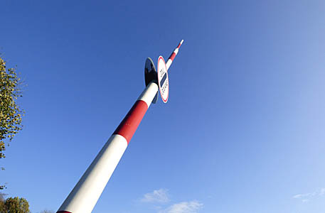 Foto einer offenen Barriere als Symbol für barrierefreies Webdesign